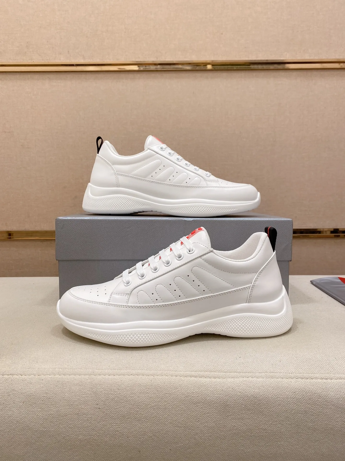 Men's Men's Shoes 560💰 ✔️✔️✔️High version High-quality new PRADA (Prada) counters are launched simultaneously. The new men's shoes and 😘fabrics are selected from first-layer cowhide and are made by pure handicrafts. Lining: Full cowhide lining. 👍🏿 High-end ☄️ air-cushion molded anti-slip rubber outsole, exquisite lines, simple and elegant, comfortable and high-end for leisure travel. Code number: 38 to 45